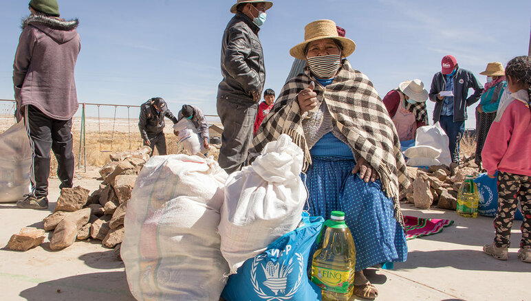 اوستاكيا من شعوب الاورو موراتو الأصلية. قام برنامج الأغذية العالمي بدعم المحتاجين في اورورو لا بازو كوتشابامبا عبر برنامج الغذاء مقابل الأصول في بوليفيا. برنامج الأغذية العالمي/ اروستغوي